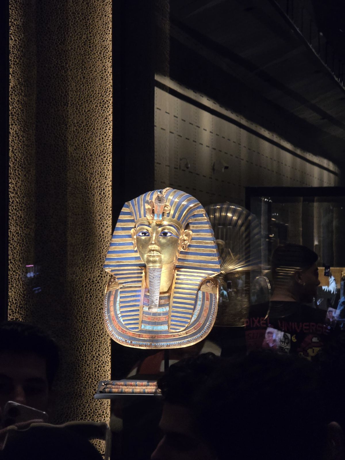 قناع الملك توت عنخ امون قناع الملك توت عنخ امون