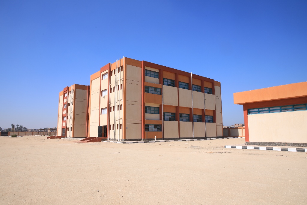 مدرسة الزراعة وملحقاتها  (1)