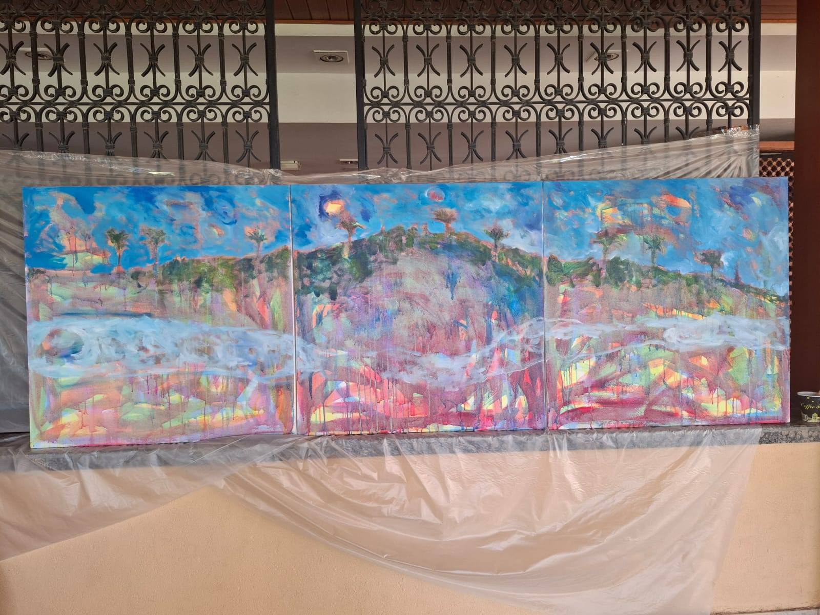 لوحات أحد الفنانين المشاركين فى فعاليات الملتقى بالأقصر