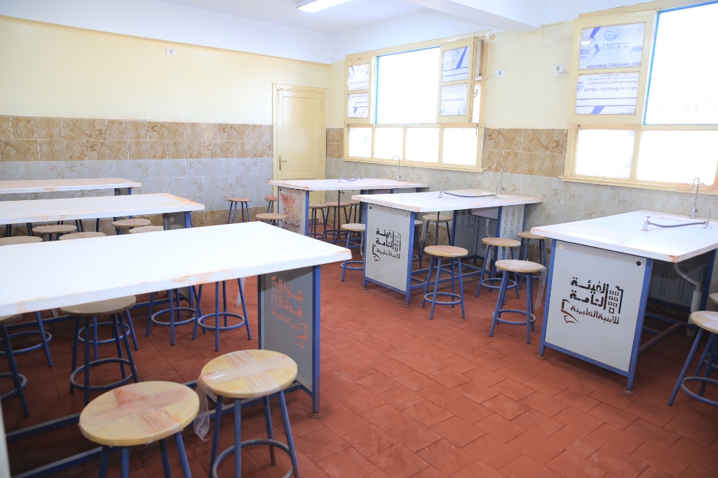 فصول المدرسة من الداخل  (1)