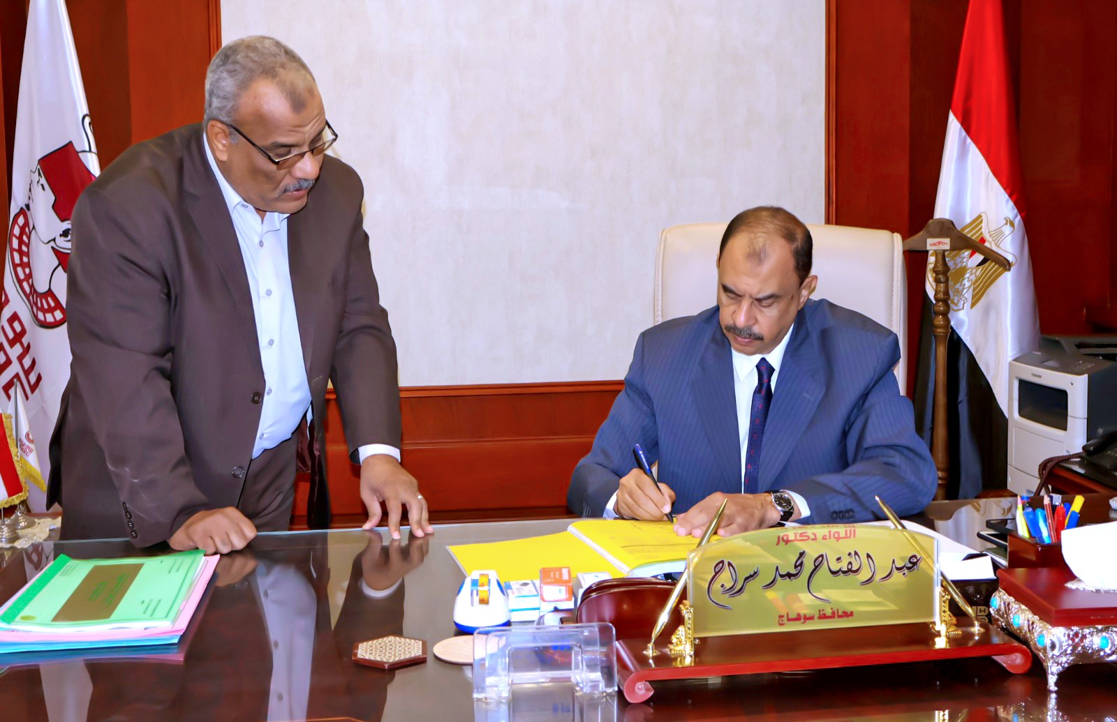 محافظ سوهاج يوقع القرار 