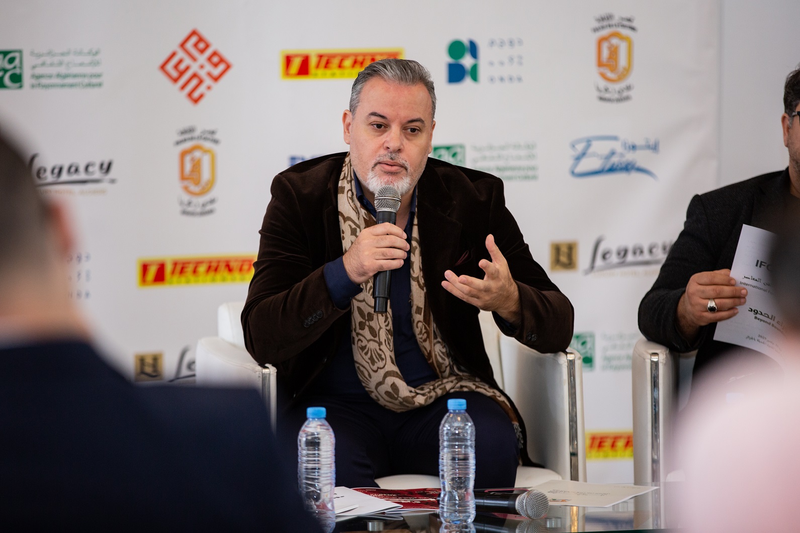 الفنان التشكيلي حمزة بونوة