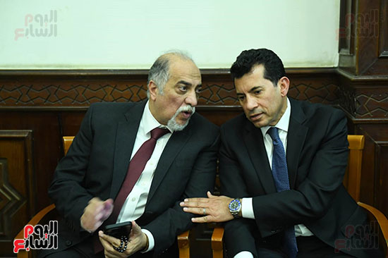 وزير الرياضة وعضو مجلس الشيوخ يقدمان واج بالعزاء وزير الرياضة وعضو مجلس الشيوخ يقدمان واج بالعزاء