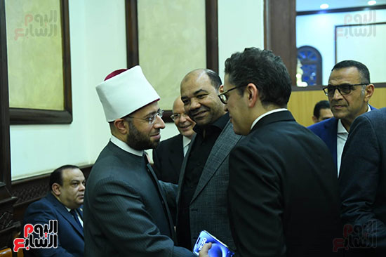 وزير الأوقاف يقدم واجب العزاء وزير الأوقاف يقدم واجب العزاء