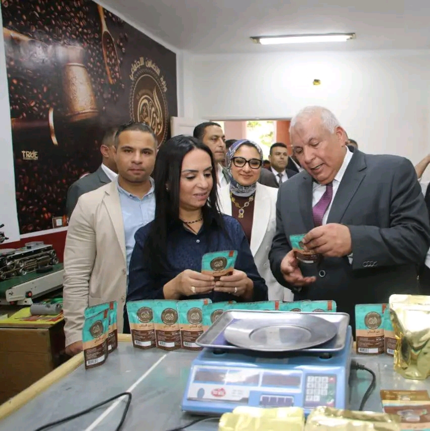 وزيرة التضامن تتفقد المنتجات