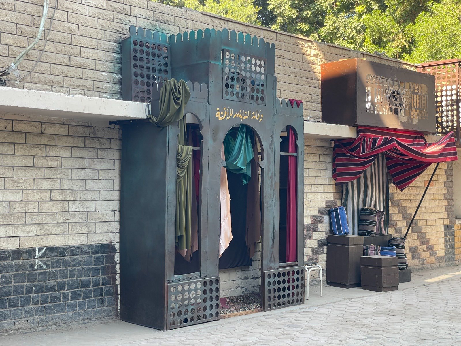 لوكيشن سينمائي مستوحى من الطراز المملوكي بكلية الفنون الجميلة لوكيشن سينمائي مستوحى من الطراز المملوكي بكلية الفنون الجميلة