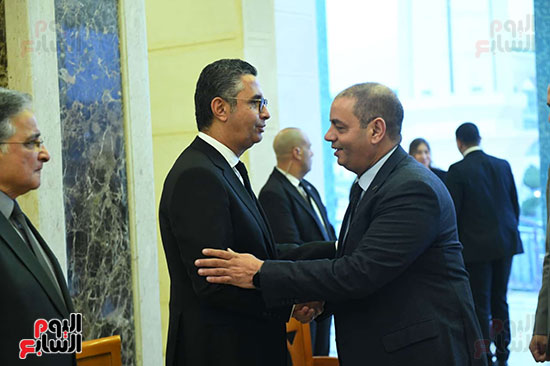 وزير التموين يستقبل احد المعزيين وزير التموين يستقبل احد المعزيين