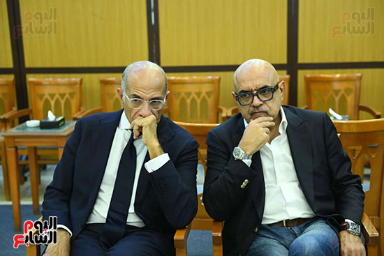 معزيين بعزاء والدة وزير التموين معزيين بعزاء والدة وزير التموين