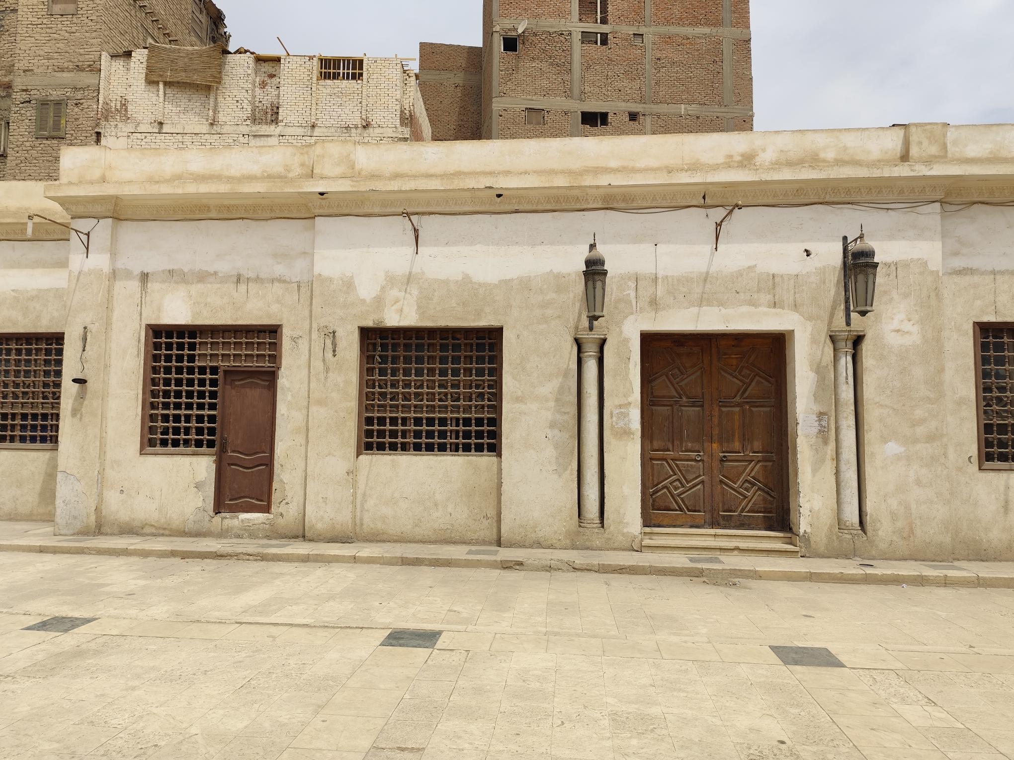 مسجد الروبى.. عمره تخطى الـ 700 عاما بالفيوم.. أهالى القرى قلوبهم معلقة به  يأتون إليه من كل مكان.. تقام فيه ليلة سنوية وحلقات ذكر .. به مقام ويقدم  الأهالى الأطعمة به يوم