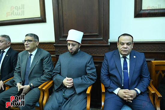 رئيس الوطنية للانتخابات ووزي رالأوقاف ومحافظ الجيزة خلال العزاء رئيس الوطنية للانتخابات ووزي رالأوقاف ومحافظ الجيزة خلال العزاء