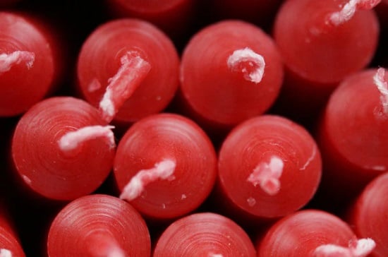 الشموع الحمراء