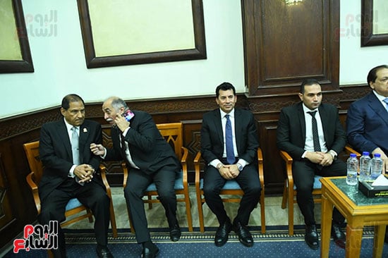 وزير الشباب والرياضة يقدم واجب العزاء وزير الشباب والرياضة يقدم واجب العزاء