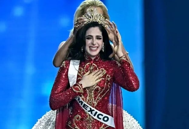 لحظة التتويج لحظة التتويج