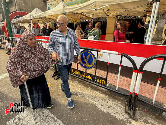 إقبال الناخبين الشباب بلجان مدرسة قصر الدوبارة (5)