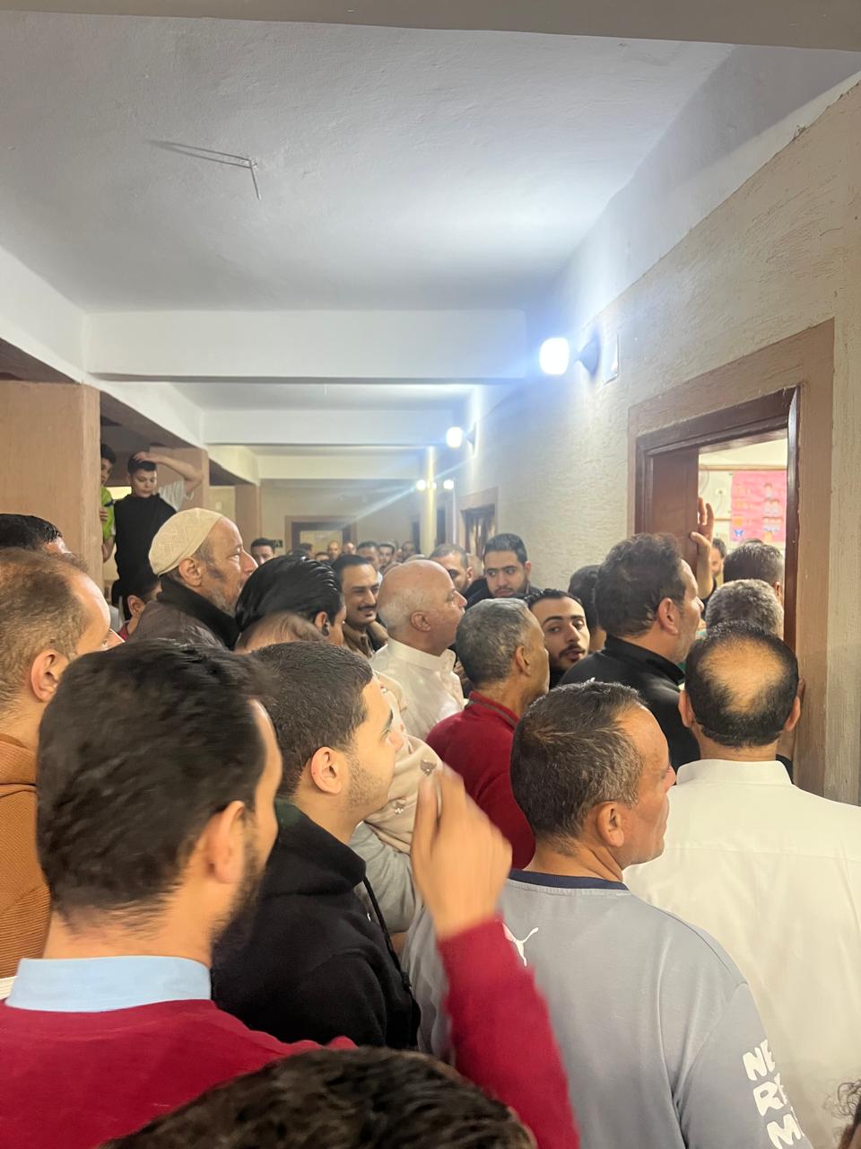 زحام شديد علي اللجان في الفترة المسائية