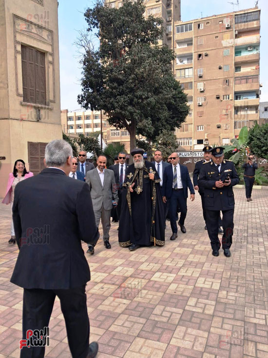 وصول-البابا-تواضروس-للإدلاء-بصوته-في-انتخابات-النواب-(2)