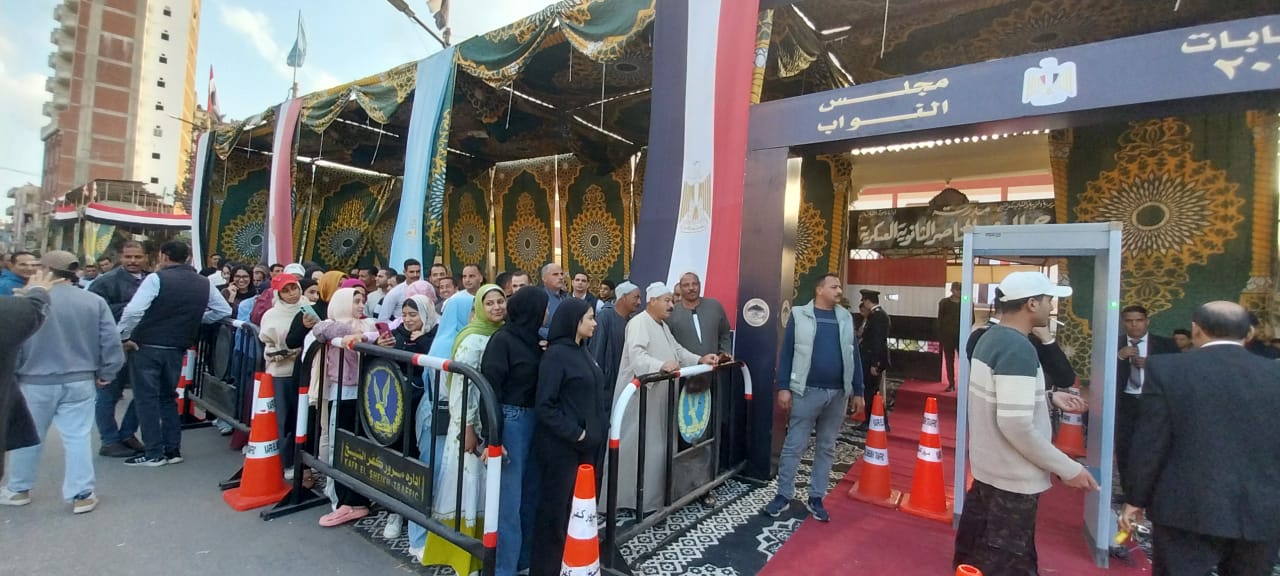 طوابير أمام لجنة جمال عبد الناصر بدسوق