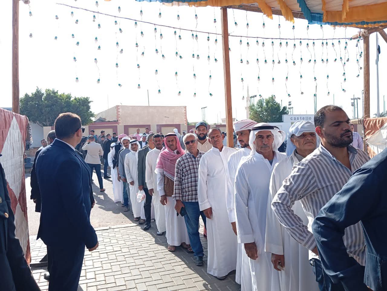 طابور امام اللجان الانتخابية طابور امام اللجان الانتخابية