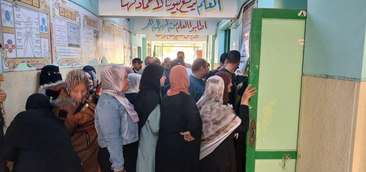 اقبال السيدات على اللجان اقبال السيدات على اللجان