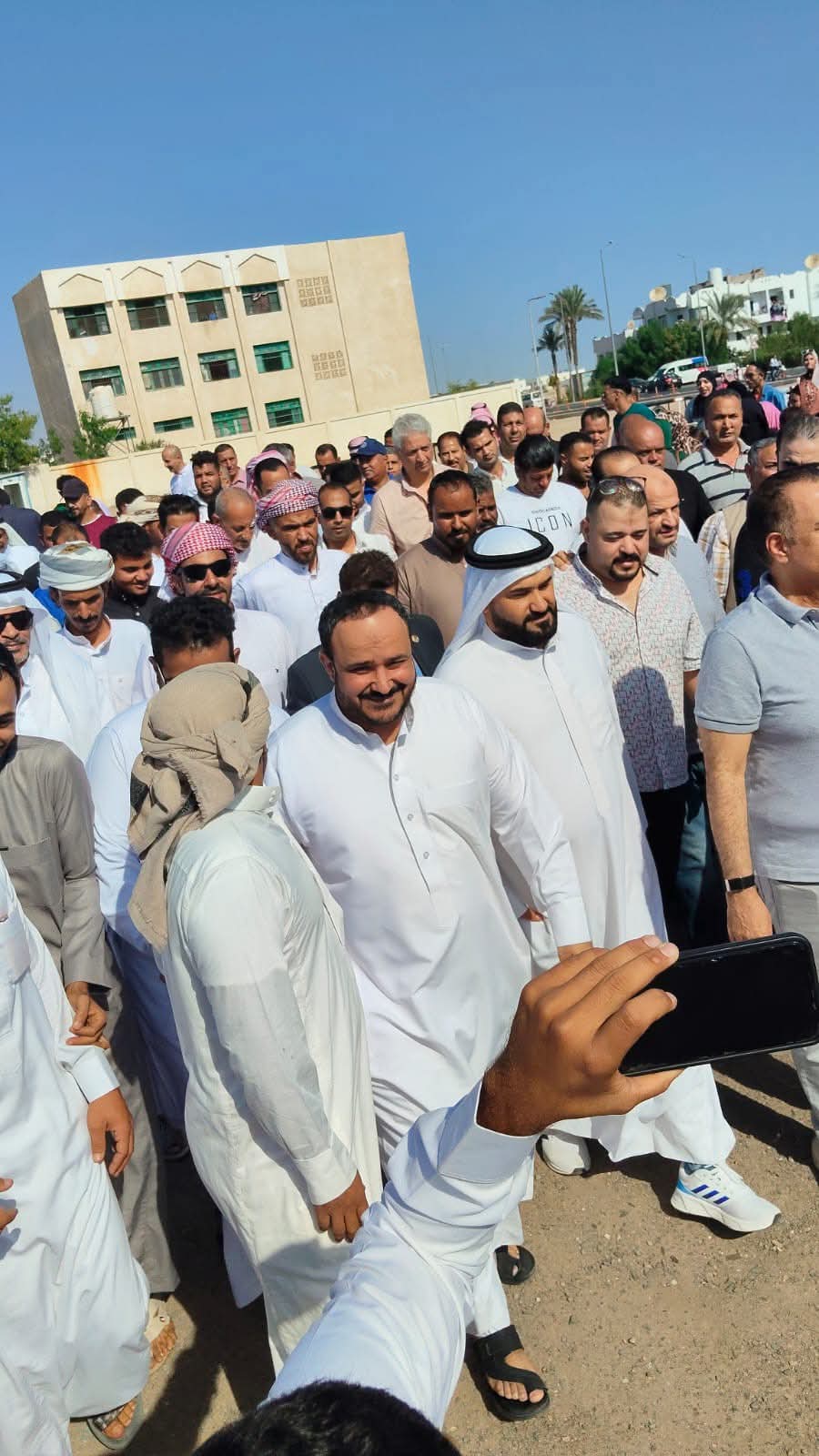 توافد الشباب على للجان الانتخابية