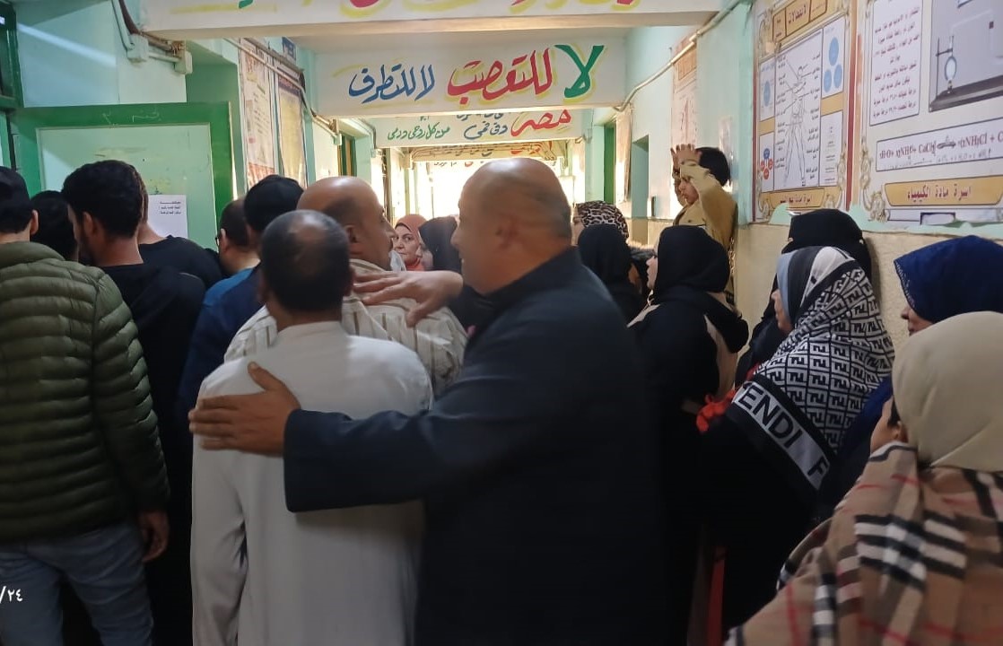 الرجال والسيدات امام اللجان الرجال والسيدات امام اللجان