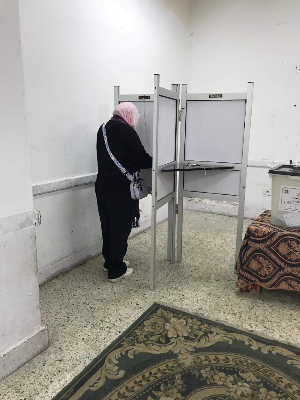 انتظام التصويت في انتخابات مجلس النواب  بمنطقة معروف بوسط البلد (3)