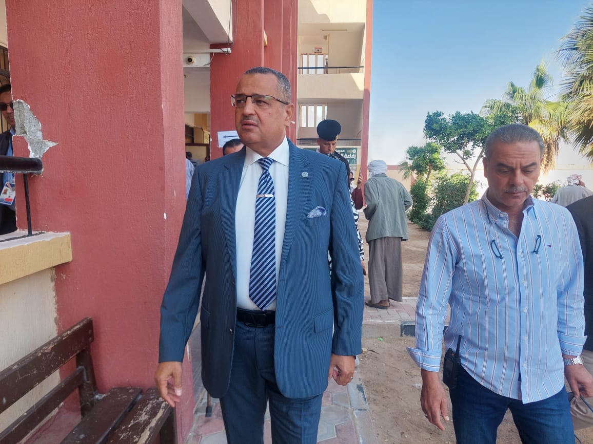 محافظ جنوب سيناء يتفقد عدد من للجان الانتخابية