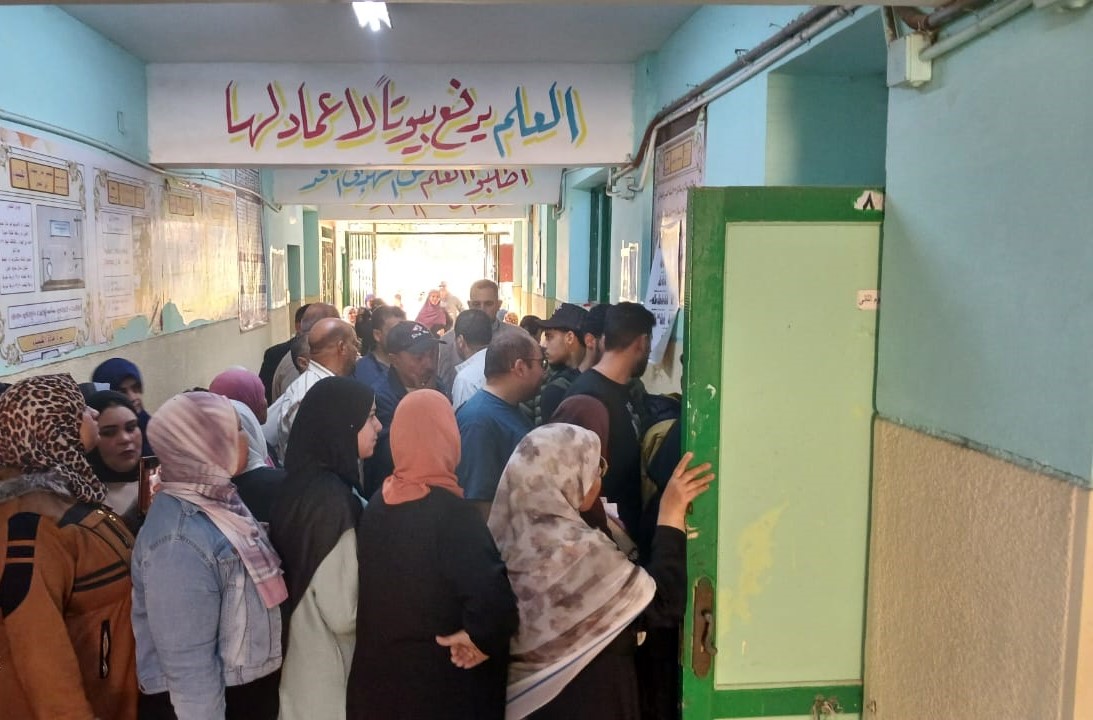 توافد السيدات على اللجان توافد السيدات على اللجان