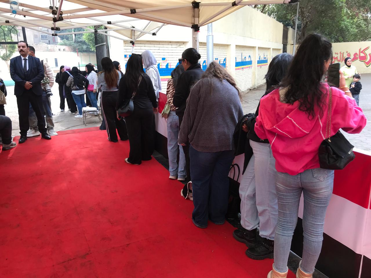 انتظام التصويت في انتخابات مجلس النواب  بمنطقة معروف بوسط البلد (2)