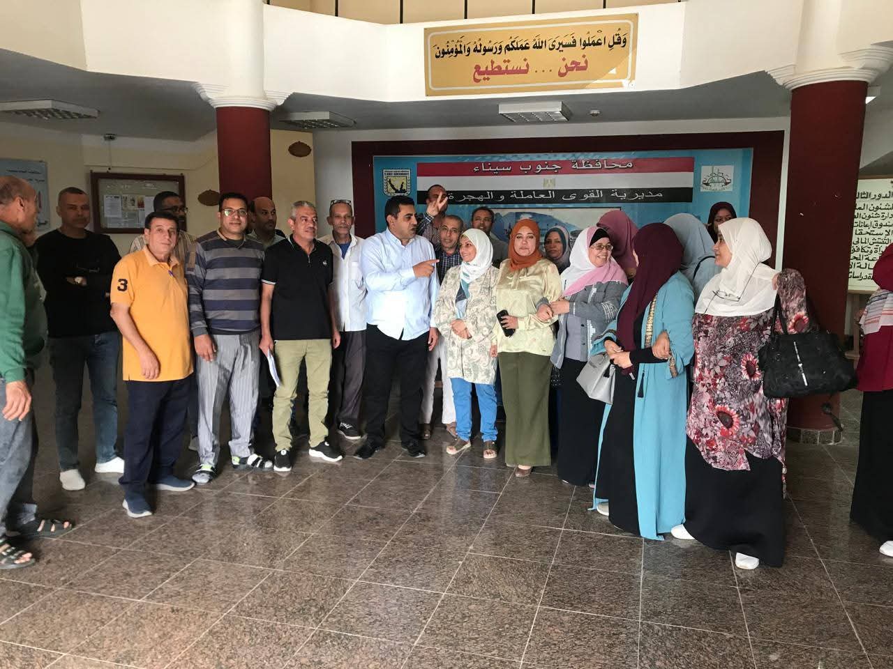 توافد المواطنين على لجان الانتخابات بطور سيناء