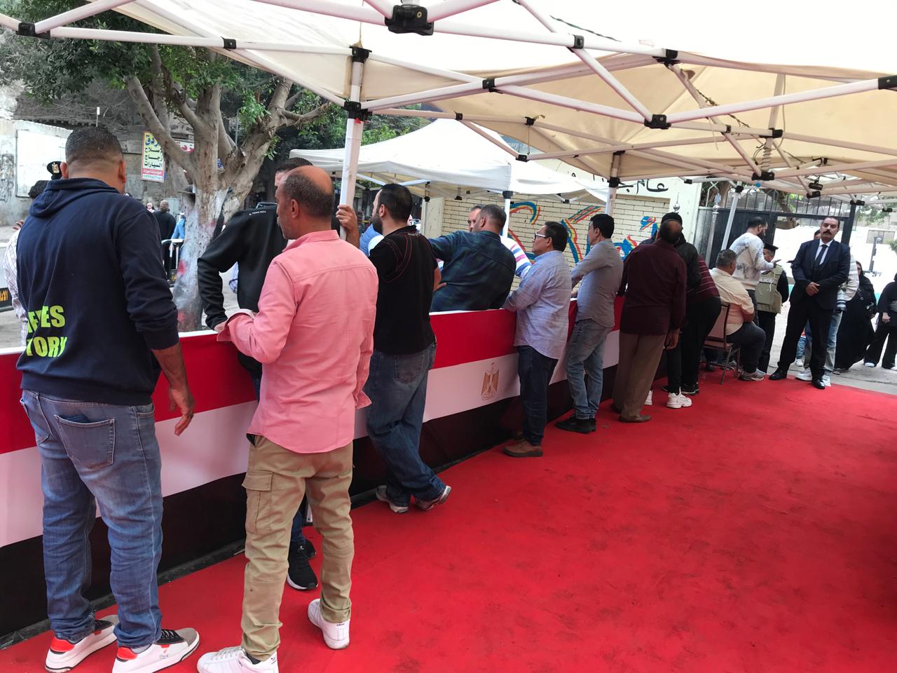 انتظام التصويت في انتخابات مجلس النواب  بمنطقة معروف بوسط البلد (4)