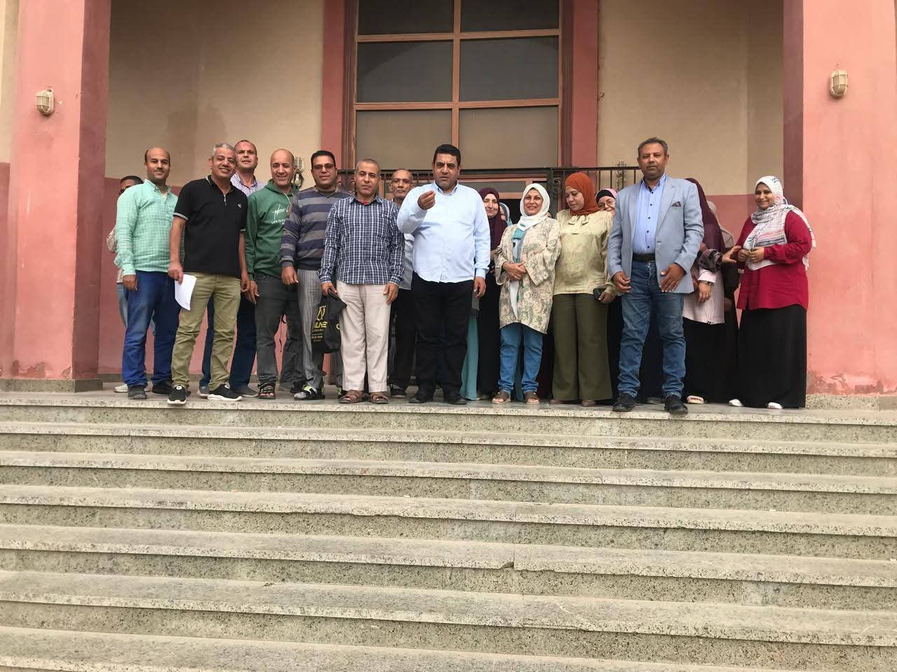 توافد الشباب على للجان الانتخابية