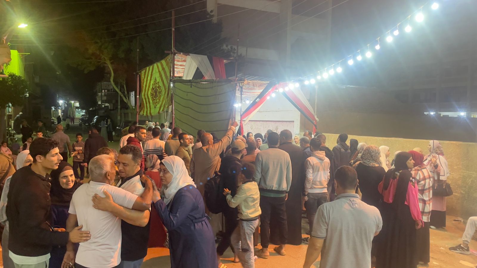 استمرار التوافد حتي اللحظات الأخيرة استمرار التوافد حتي اللحظات الأخيرة