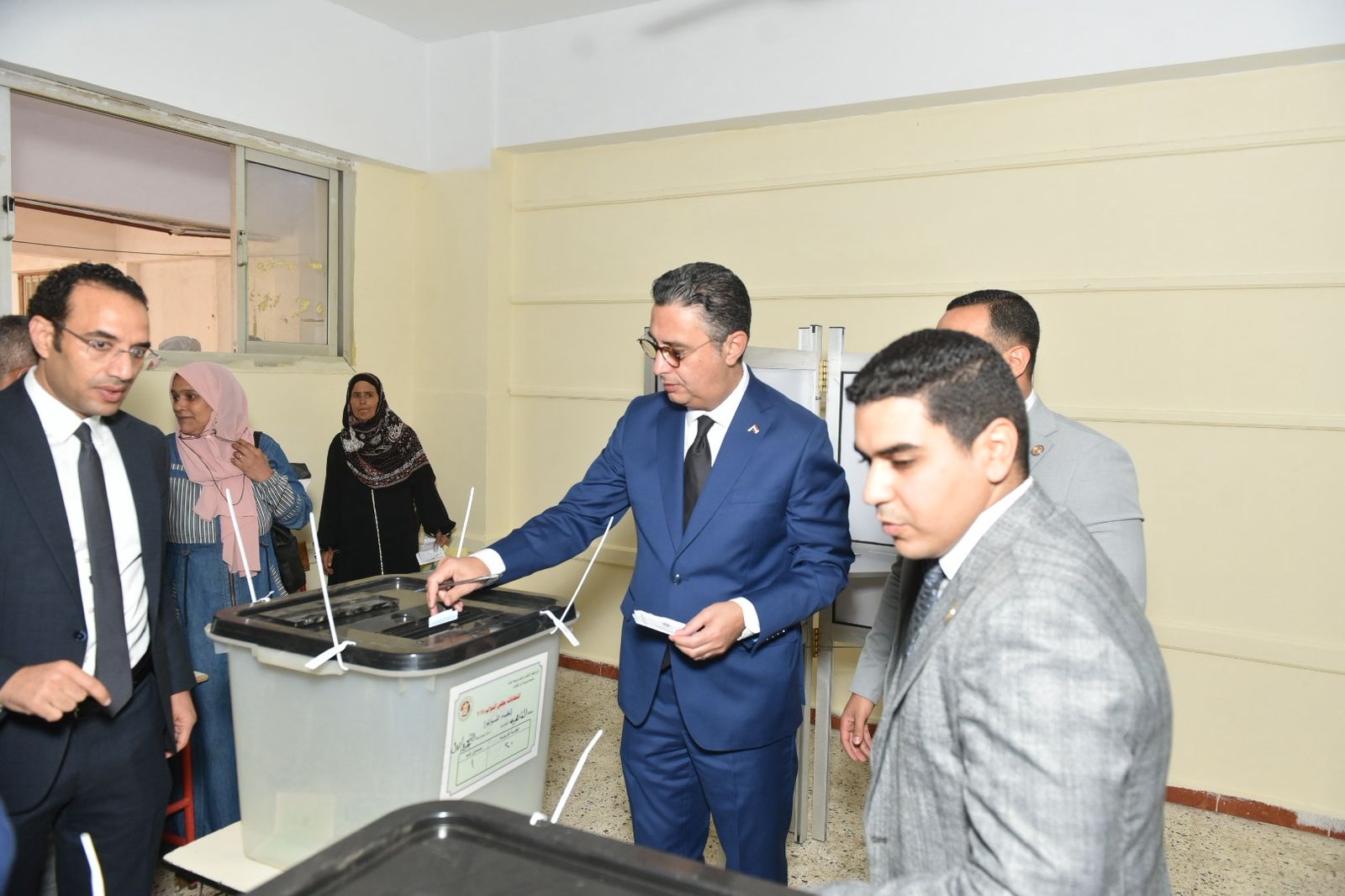 وزير الصحة يدلى بصوته في الانتخابات البرلمانية 2025