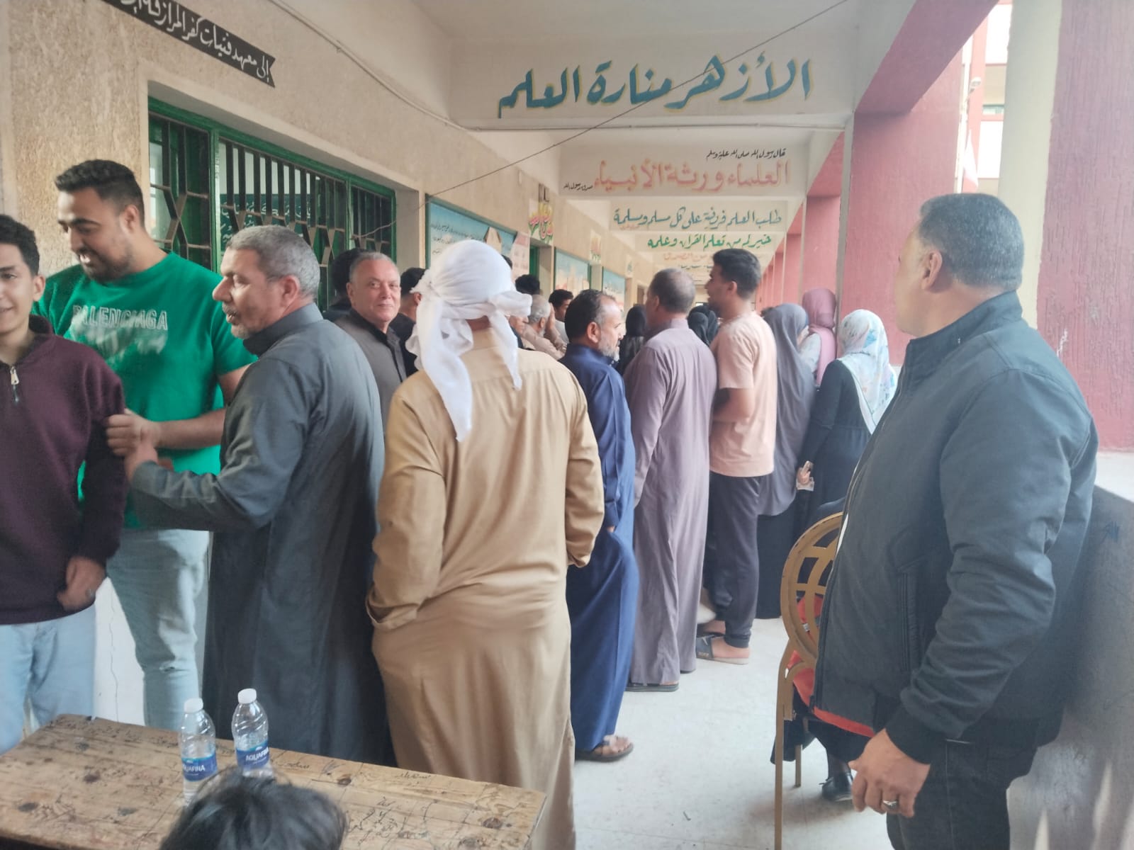 جانب من التوافد باللجان