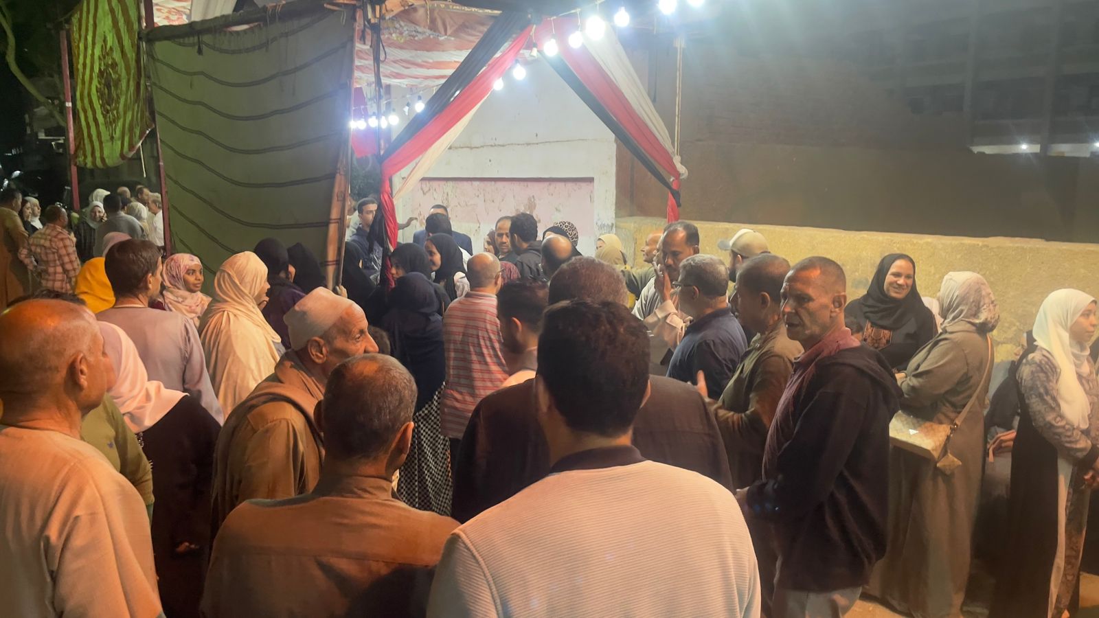 استمرار توافد الناخبين علي اللجان استمرار توافد الناخبين علي اللجان