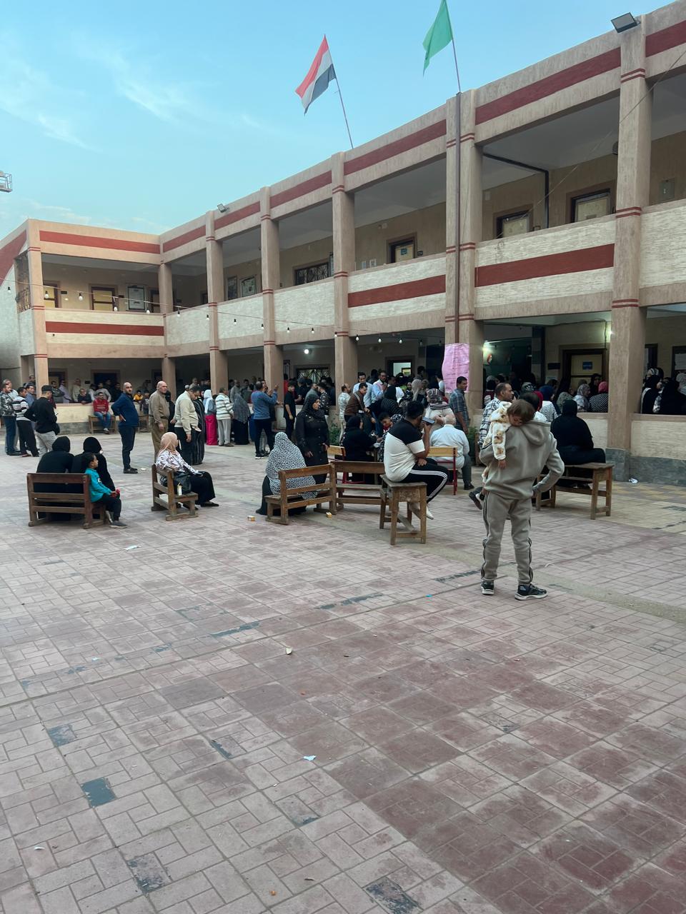 جانب من الزحام والاقبال الكبير