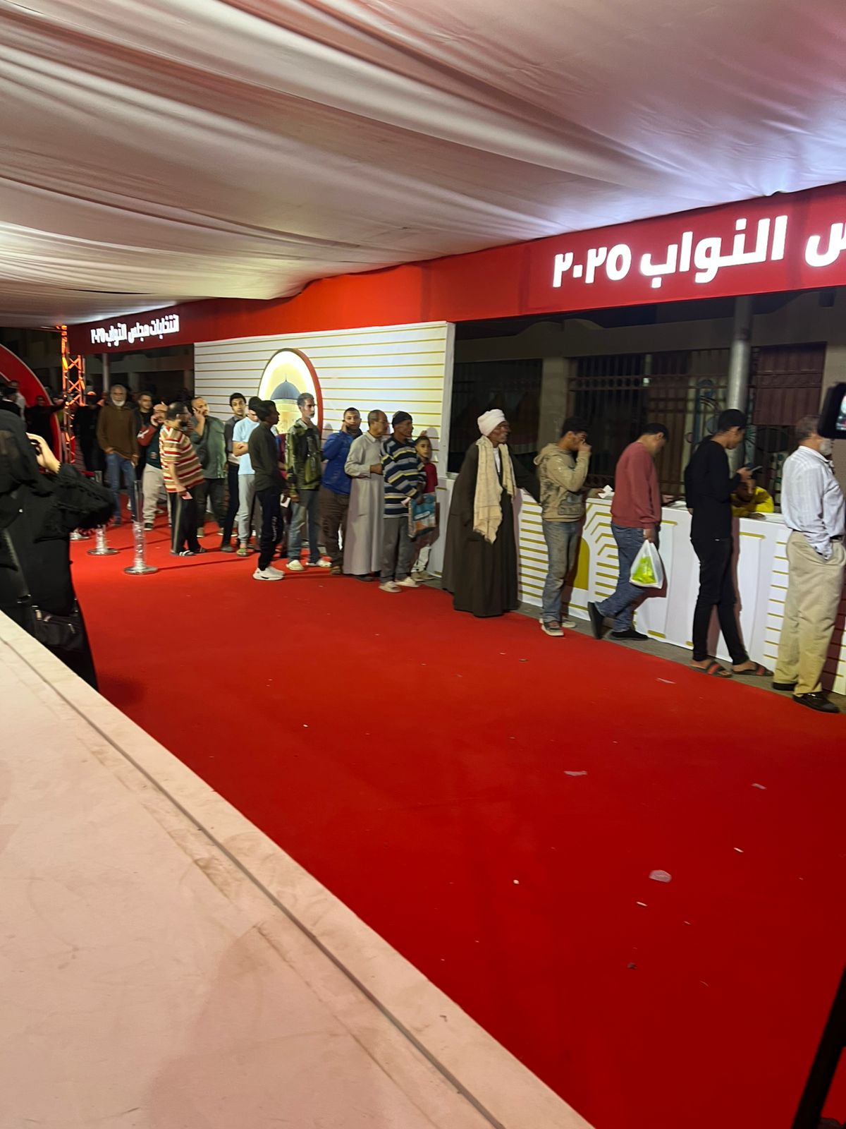 طوابير وكثافة من أهالي المقطم والأسمرات (4)