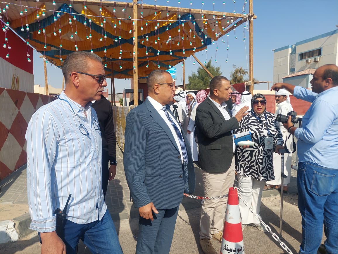 محافظ جنوب سيناء يتفقد عدد من اللجان الانتخابية