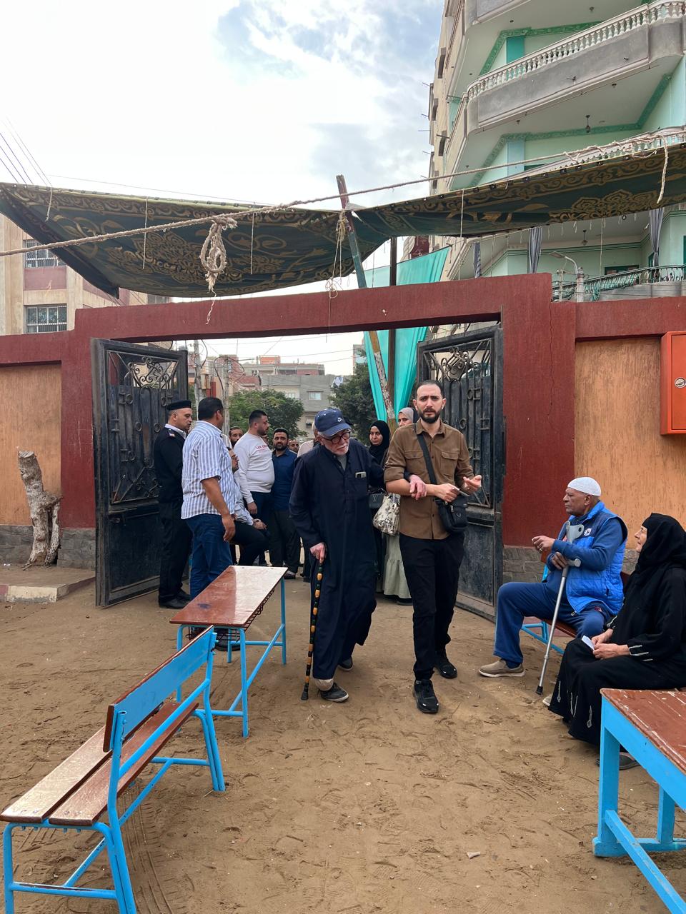 دخول كبار السن اولا