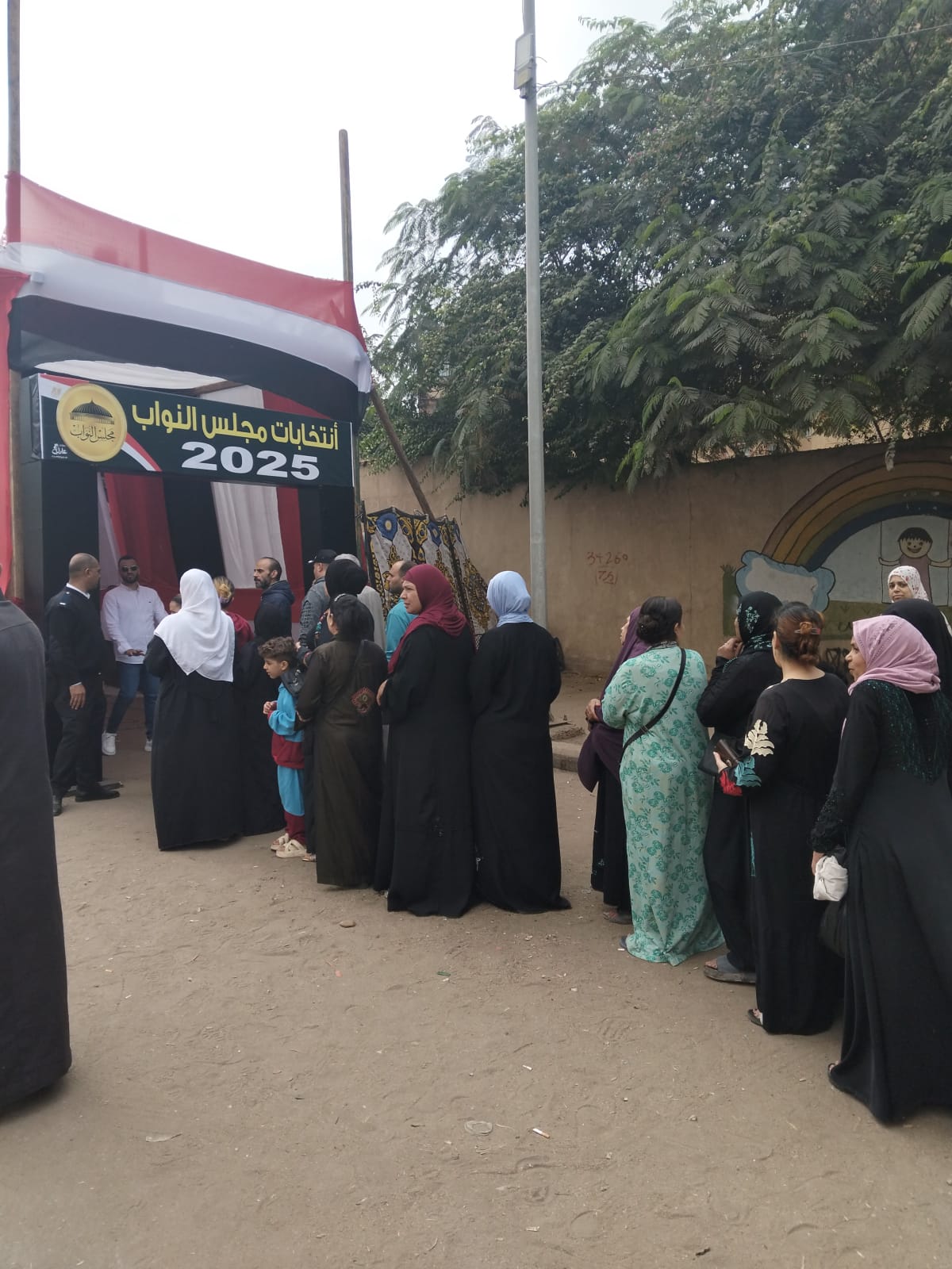 توافد السيدات علي مقار اللجان