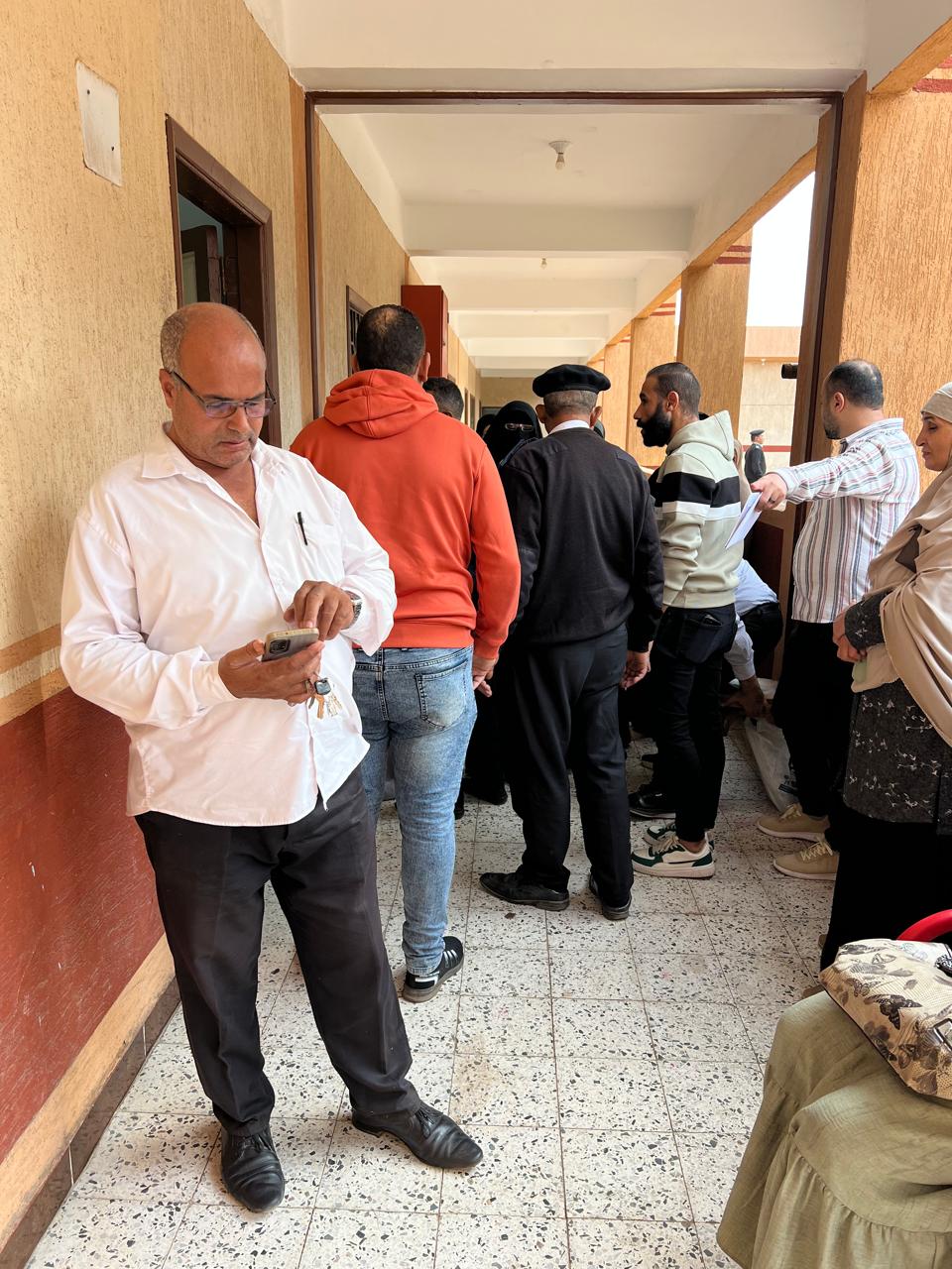 توافد علي اللجان