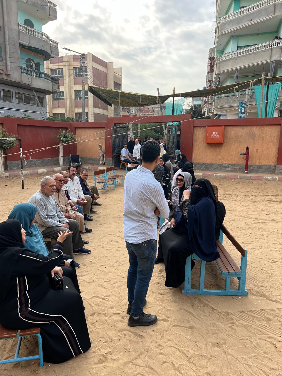 اقبال المواطنين علي اللجان