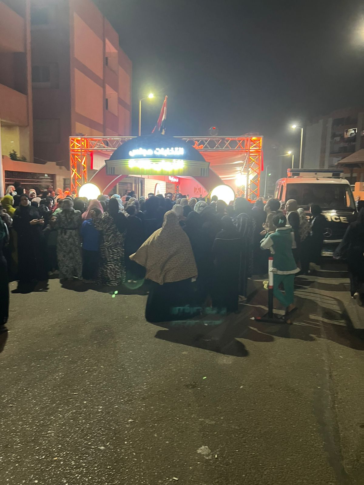 طوابير وكثافة من أهالي المقطم والأسمرات (3)