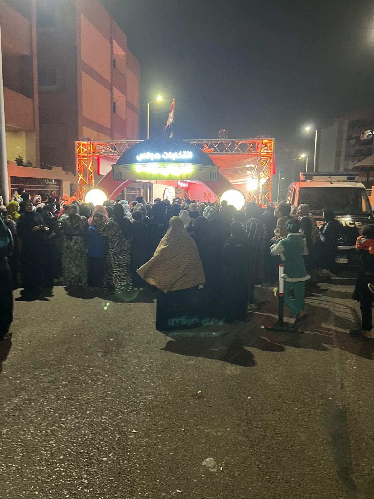 طوابير وكثافة من أهالي المقطم والأسمرات (2)