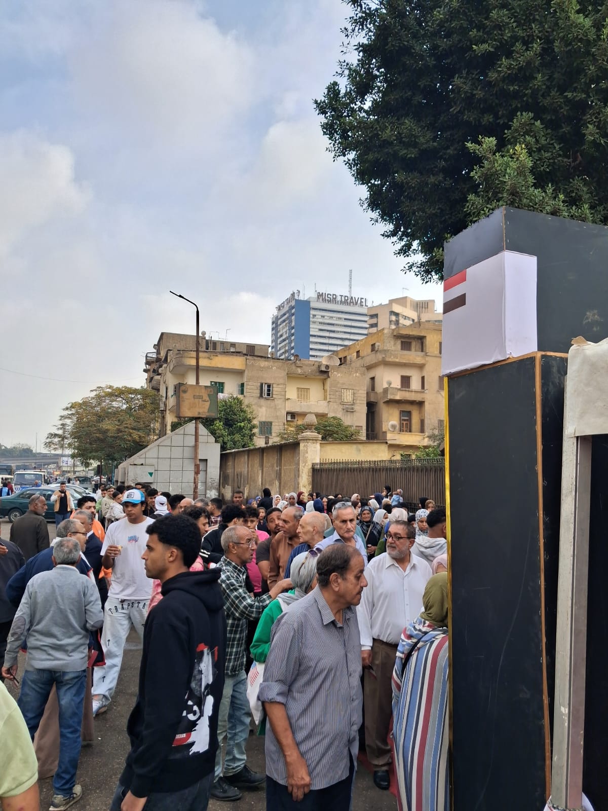 طوابير الشباب والفتيات تتصدر مشهد التصويت بانتخابات مجلس النواب