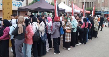 توافد شباب دمياط على لجان التصويت