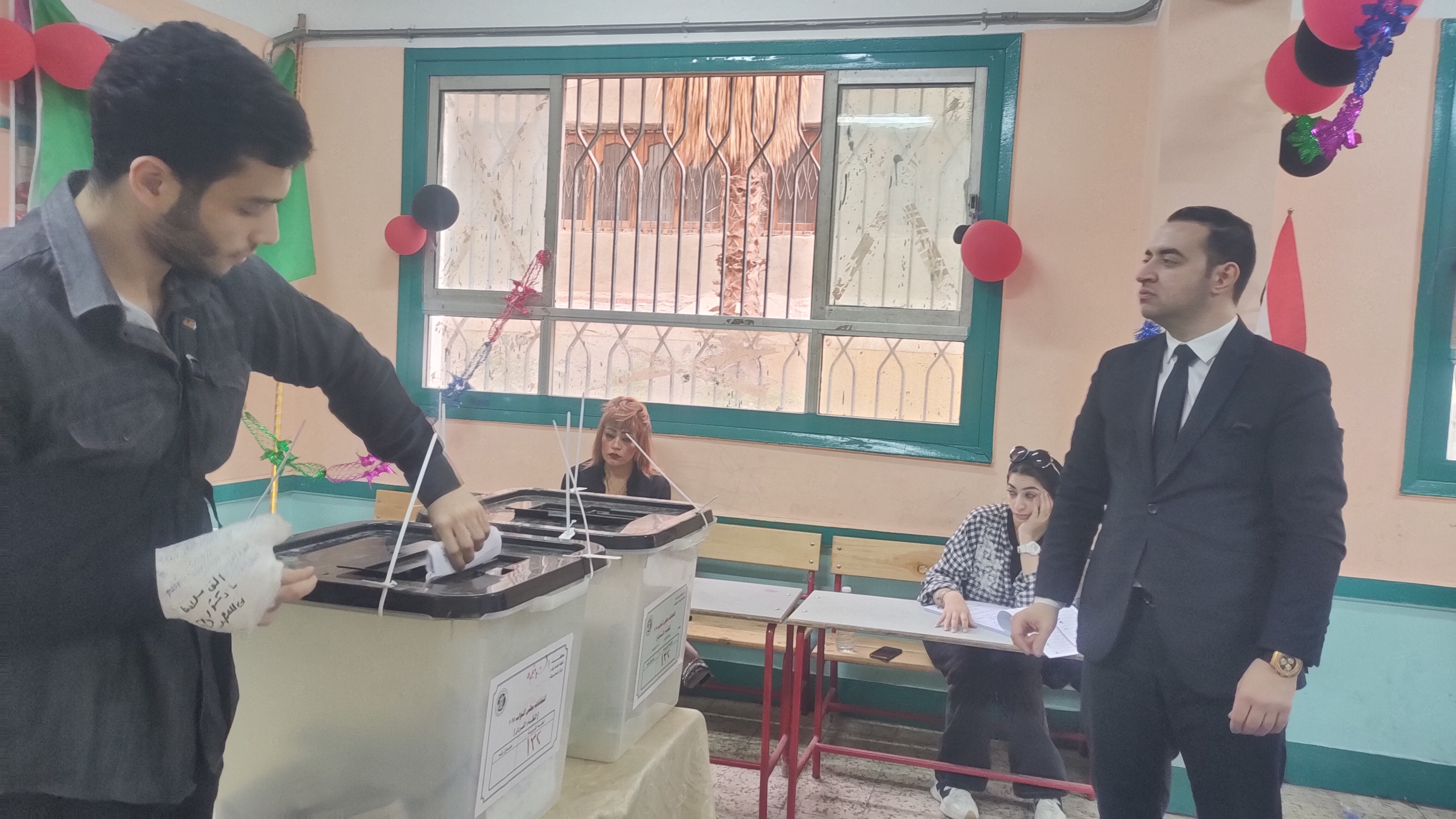 رئيس اللجنة