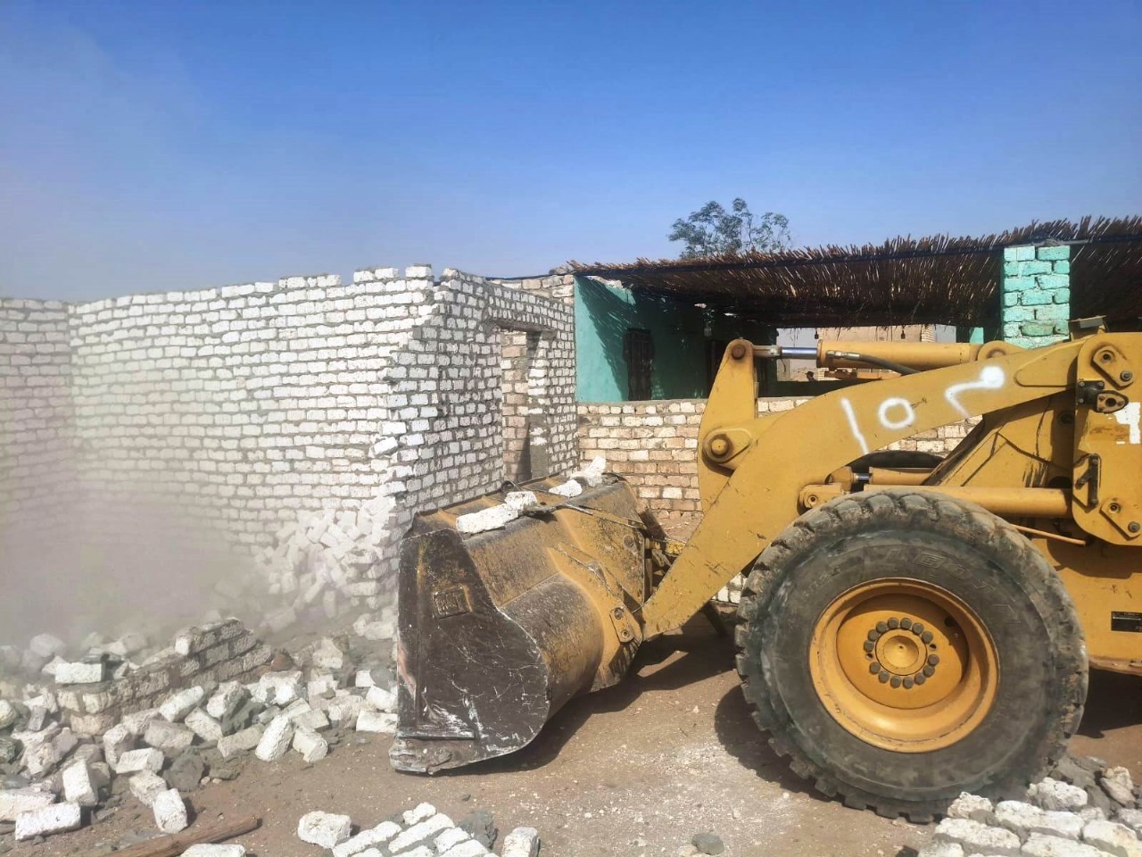 جانب من حملة الإزالة