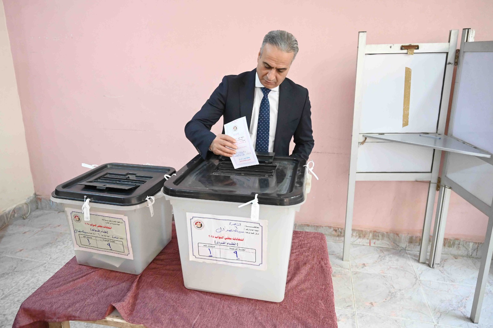 رئيس جهاز حماية المستهلك يُدلي بصوته في انتخابات مجلس النواب